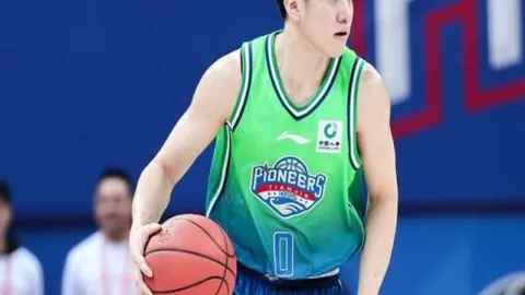 广厦逆转吉林，胡金秋25分12板，孙铭徽12分16助攻